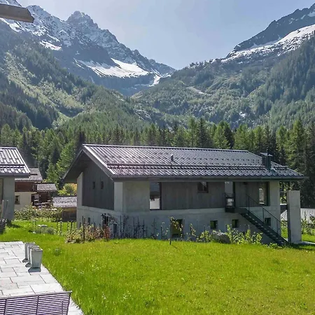 Chalet Contemporain Avec Sauna, Cheminee, Et Grand Jardin - Fr-1-343-243
