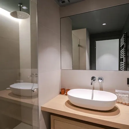 Contemporain Avec Sauna, Cheminee, Et Grand Jardin - Fr-1-343-243 Chalet *