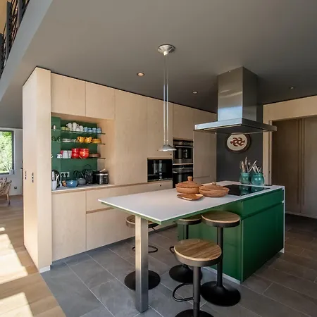 Chalet Contemporain Avec Sauna, Cheminee, Et Grand Jardin - Fr-1-343-243
